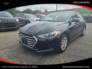 Used 2017 Hyundai Elantra SE image 1