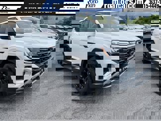 New 2025 Volkswagen Atlas Peak Edition SE image 1