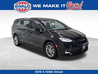 New 2025 Chrysler Pacifica Select image 1