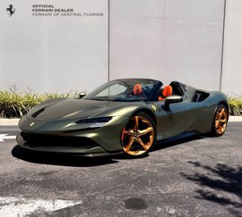 Used 2024 Ferrari SF90 Spider image 1