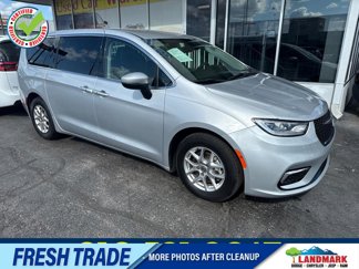 Used 2023 Chrysler Pacifica Touring-L image 1