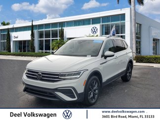 Certified 2022 Volkswagen Tiguan SE image 1