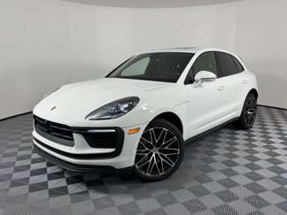 Certified 2025 Porsche Macan image 1