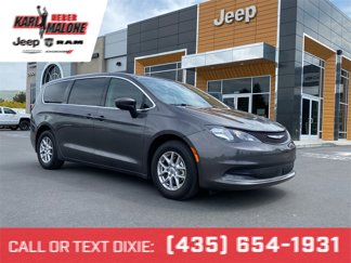 Used 2023 Chrysler Voyager LX image 1
