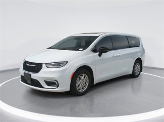 New 2025 Chrysler Pacifica Select image 1