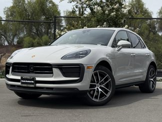 Used 2025 Porsche Macan image 1