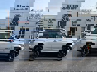 New 2025 Jeep Grand Cherokee L Altitude image 1