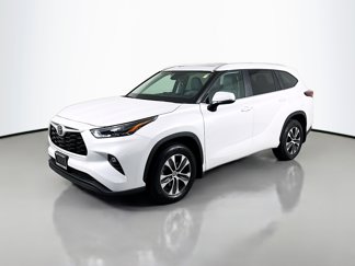 Used 2024 Toyota Highlander XLE image 1