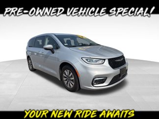 Used 2023 Chrysler Pacifica Touring-L image 1