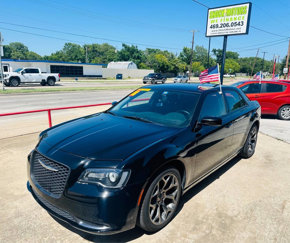 Used 2018 Chrysler 300 Touring w/ Sport Appearance Package image 1