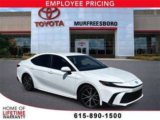 Used 2025 Toyota Camry SE image 1