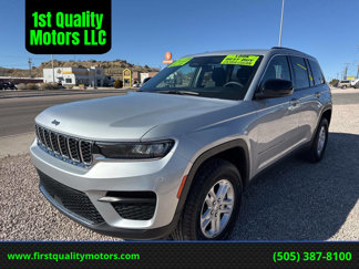 Used 2024 Jeep Grand Cherokee Laredo image 1