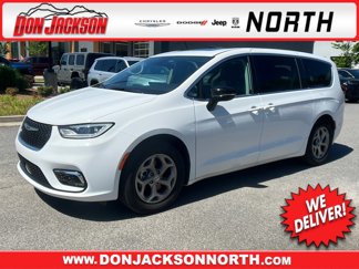 Used 2024 Chrysler Pacifica Limited image 1