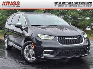 Certified 2022 Chrysler Pacifica Limited w/ Uconnect Theater Family Group image 1