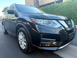 Used 2018 Nissan Rogue SV image 1