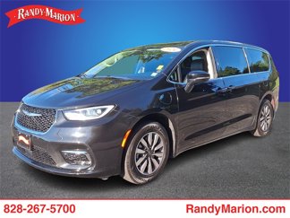 Used 2024 Chrysler Pacifica Select image 1