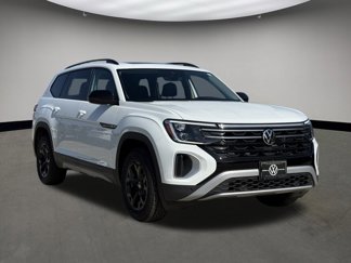 New 2025 Volkswagen Atlas Peak Edition SE image 1