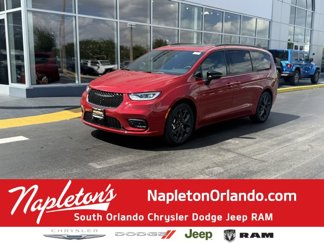 New 2025 Chrysler Pacifica Limited image 1