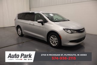 Used 2023 Chrysler Voyager LX image 1