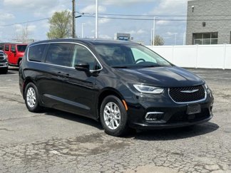 Used 2023 Chrysler Pacifica Touring-L image 1