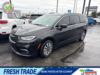 Used 2021 Chrysler Pacifica Touring-L image 1