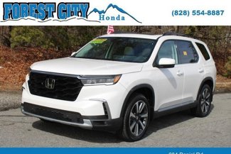 Certified 2025 Honda Pilot Touring image 1
