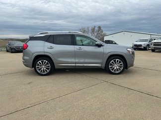 Used 2024 GMC Terrain Denali image 1
