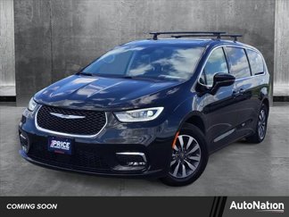 Used 2022 Chrysler Pacifica Touring-L w/ Uconnect Theater Family Group image 1