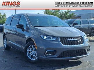 New 2025 Chrysler Pacifica Select image 1