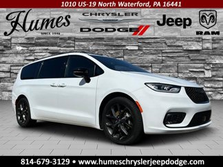 Used 2024 Chrysler Pacifica Touring-L w/ S Appearance Package image 1