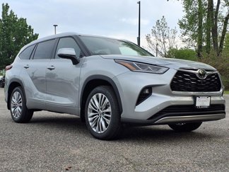 New 2025 Toyota Highlander Platinum image 1