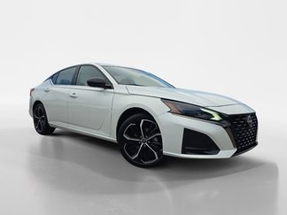 Used 2025 Nissan Altima 2.5 SR image 1