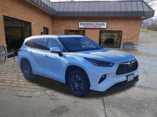 Used 2022 Toyota Highlander XLE image 1