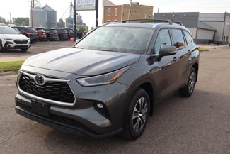 Used 2021 Toyota Highlander XLE image 1