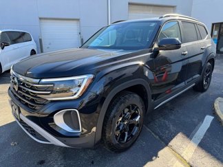 New 2025 Volkswagen Atlas Peak Edition SE image 1