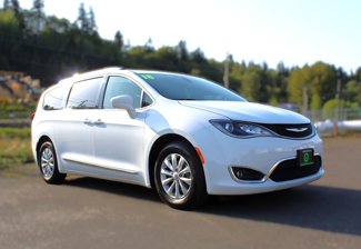 Used 2018 Chrysler Pacifica Touring-L image 1