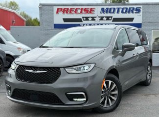 Used 2022 Chrysler Pacifica Touring-L image 1
