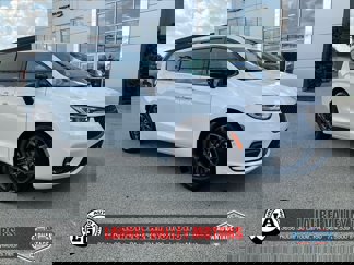 New 2026 Chrysler Pacifica Select image 1
