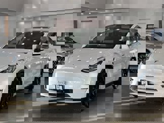 Used 2022 Tesla Model Y Long Range image 1