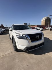 New 2025 Nissan Pathfinder Platinum image 1
