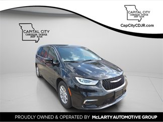 New 2025 Chrysler Pacifica Select image 1