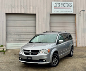 Used 2017 Dodge Grand Caravan SXT image 1