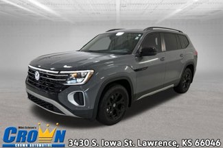 Certified 2025 Volkswagen Atlas Peak Edition SE image 1