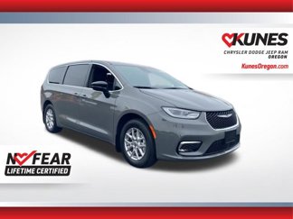 New 2025 Chrysler Pacifica Select image 1