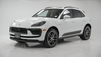 Certified 2025 Porsche Macan image 1