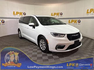 Used 2023 Chrysler Pacifica Touring-L image 1