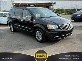Used 2015 Chrysler Town & Country Touring-L w/ Driver Convenience Group image 1