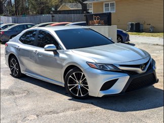 Used 2018 Toyota Camry SE image 1