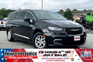 Used 2023 Chrysler Pacifica Touring-L image 1