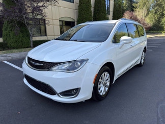 Used 2019 Chrysler Pacifica Touring-L image 1
